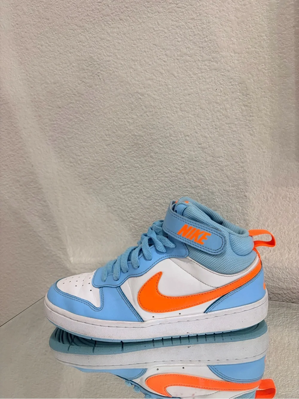 Nike size 5.5Y Kids Mid-Top Sneakers in Sky Blue & Bright Orange